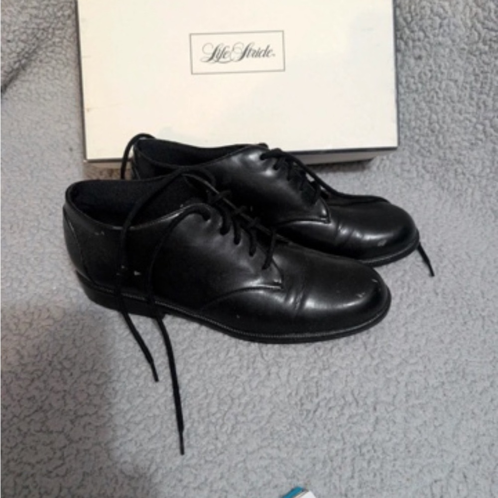 Life Stride Black Leather Lace-Up Oxfords